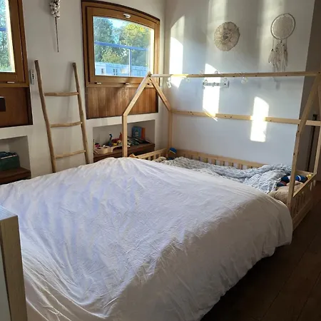 Peniche De Charme Dans La Foret Parisienne-cheminee-bulle Exterieure Botel